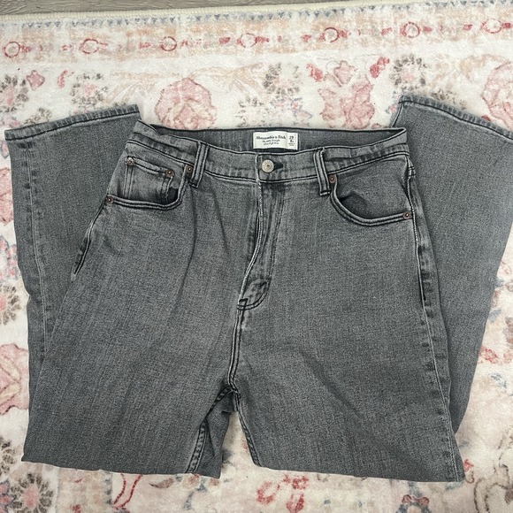 Abercrombie & Fitch Ultra High Rise Ankle Straight Jean Grey Wash Petite 8 Short - Picture 2 of 8